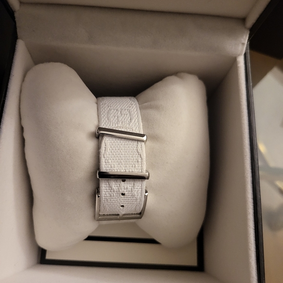 Authentic Gucci Dive Watch with Monogram Motif Band - Picture 4 of 8